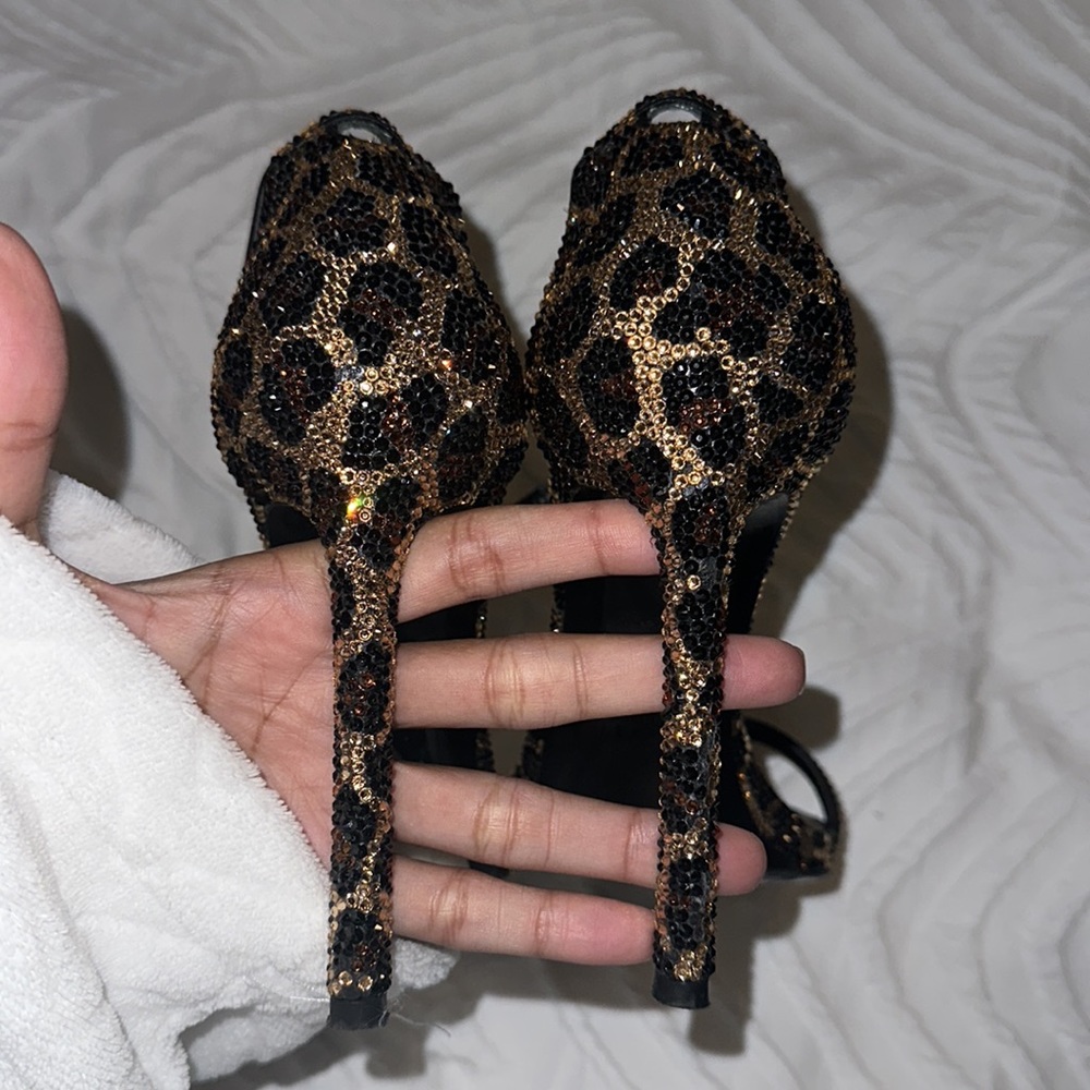 DESIGNER CLEAROUT 💕 STUART WEITZMAN HEELS